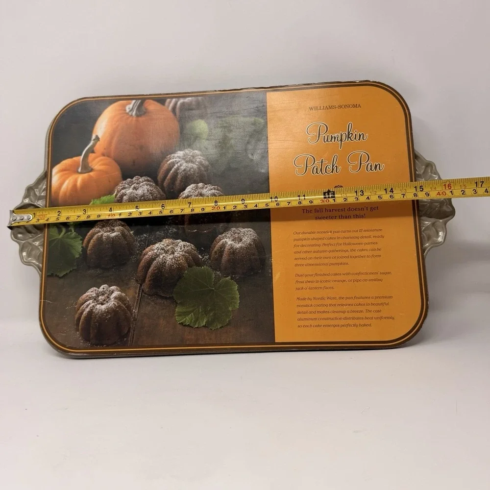 Williams-Sonoma Nordic Ware Cast Aluminum Pumpkin Patch Pan 12 NEW Mini Cakes
